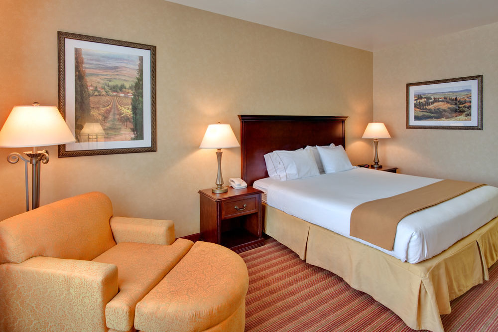 فندق كورونا، ريفيرسيدي، كاليفورنيافي  فندق وأجنحة هوليداي إن إكسبريس كورونا المظهر الخارجي الصورة